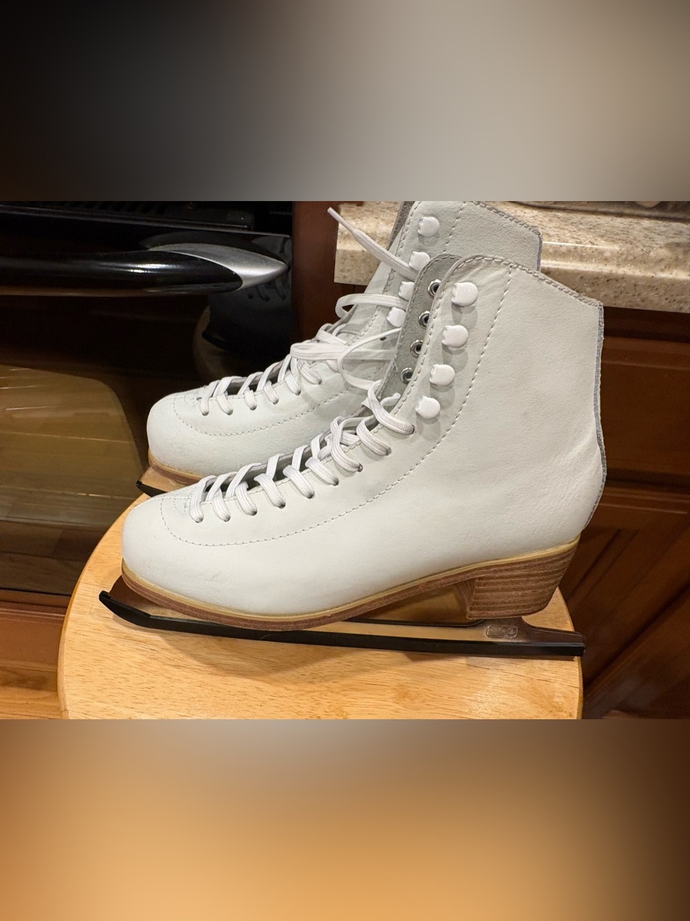 Jackson Ultima Figure Skates w/Ultima Mark IV Blades-Leather Boots size 9 1/3